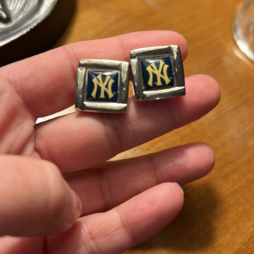 NEW YORK METS ⚾️ Cuffkinks, classic style, silver tone metal, handsome